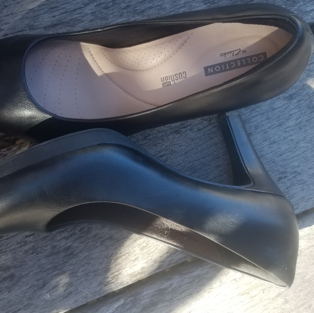 Black Clarks Pumps